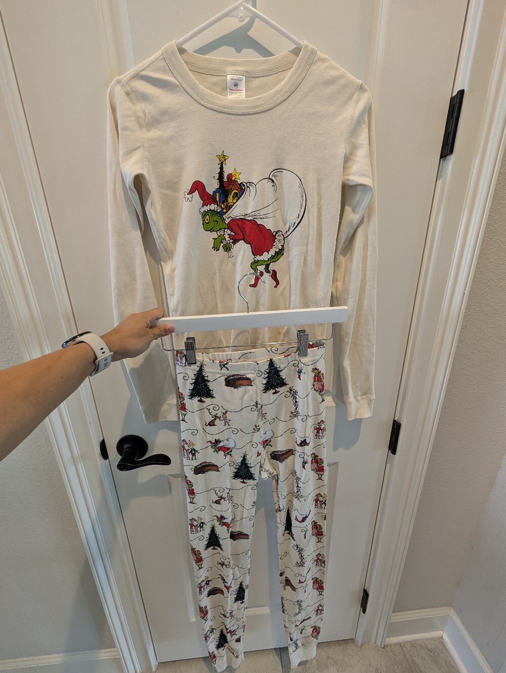 Hanna Andersson Cream Grinch Holiday Pajama Set with Green & Red Accents
